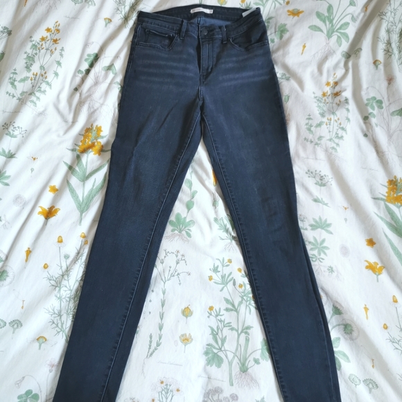 Levi's 721 highrise in soft black, like new condition. - Picture 1 of 4